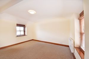 Principal bedroom- click for photo gallery